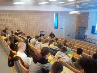 "Z technikum na politechniki"