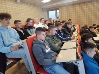 "Z technikum na politechniki"