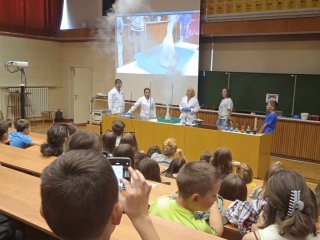 Pokazy chemiczne i warsztaty biologiczne