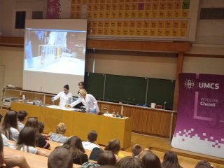 Pokazy chemiczne i warsztaty biologiczne