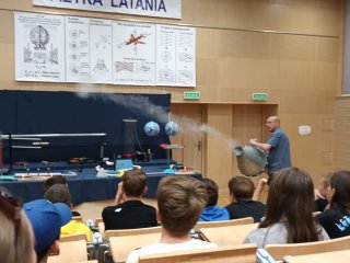 Wyjazd na Pokazy Fizyczne i zwiedzanie Narodowego Muzeum na Majdanku