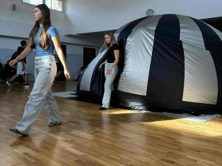 Kino sferyczne-nie tradycyjna forma kształcenia