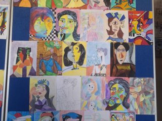 Wystawa prac plastycznych klas pierwszych LO