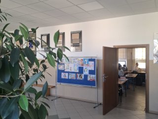 Wystawa prac plastycznych klas pierwszych LO